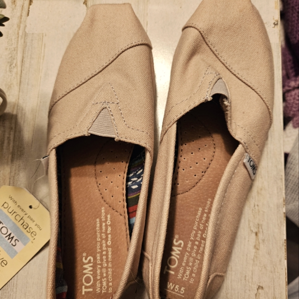 Tom's shoes